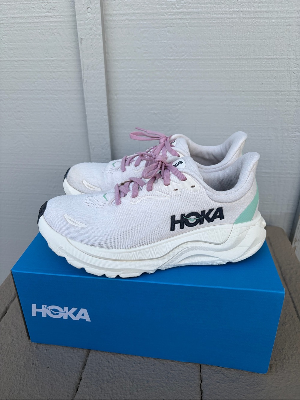 HOKA Women’s Arahi 8 Running Sneakers in Rose and Cream